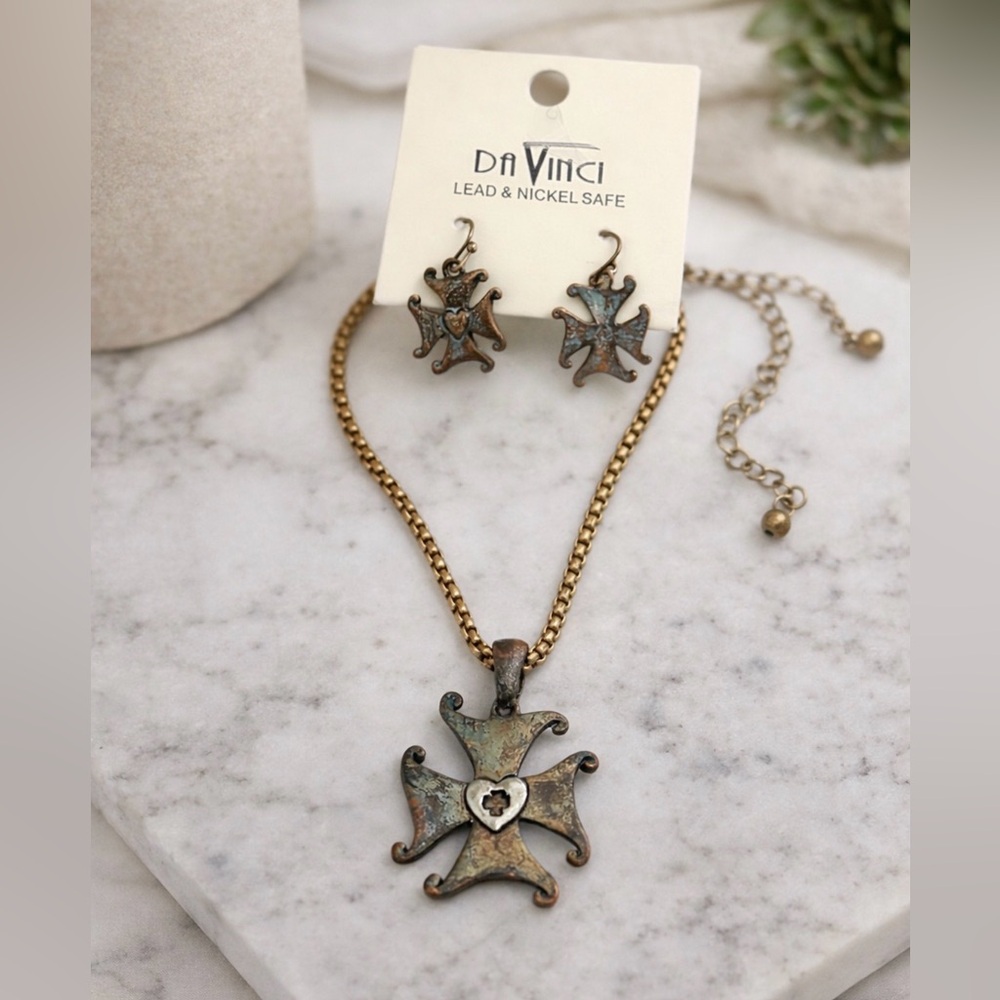 Da Vinci Rustic Cross Pendant Necklace & Earring Set NWT